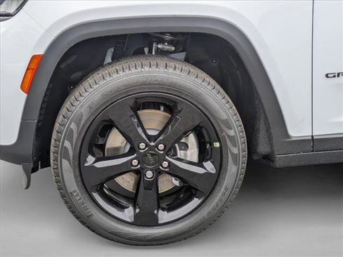 New 2026 Jeep Grand Cherokee L Limited w/ Limited Altitude Package AWD/4WD image 10