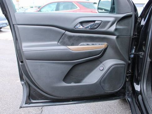 Used 2017 GMC Acadia SLE image 10