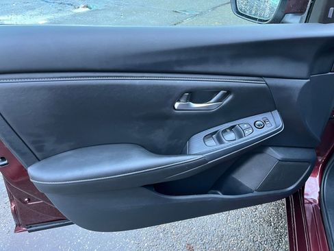 Used 2025 Nissan Sentra SV image 18