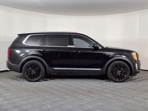Used 2022 Kia Telluride SX w/ SX Prestige Package image 35