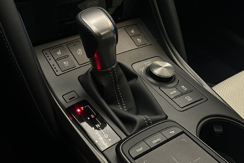 Used 2025 Lexus IS 500 RWD image 21