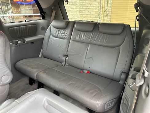 Used 2010 Toyota Sienna XLE Limited FWD image 8