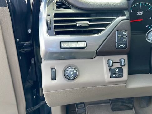 Used 2020 Chevrolet Suburban Premier image 21