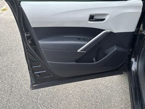 Certified 2024 Toyota Corolla Cross L image 10