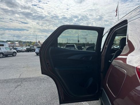 Used 2022 Chevrolet TrailBlazer LT w/ Sun and Liftgate Package image 10