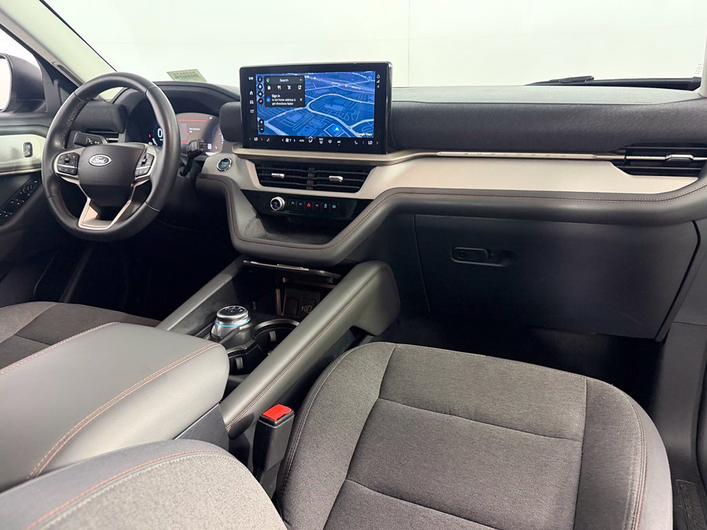 Used 2025 Ford Explorer Active RWD image 16