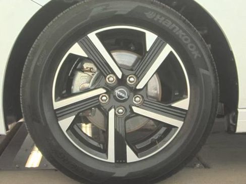 Used 2025 Nissan Sentra SV FWD image 11