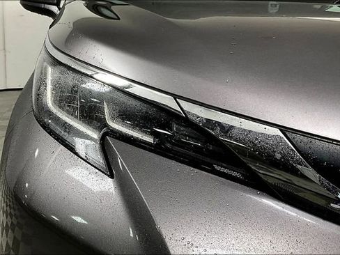 Used 2021 Toyota Sienna XLE image 28