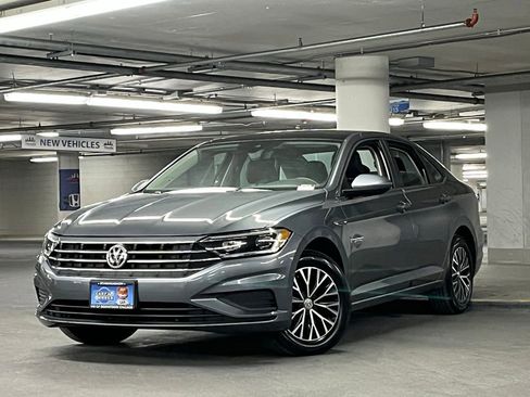 Used 2019 Volkswagen Jetta SEL image 2