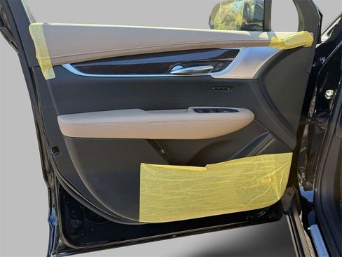 New 2025 Cadillac XT6 Premium Luxury image 14