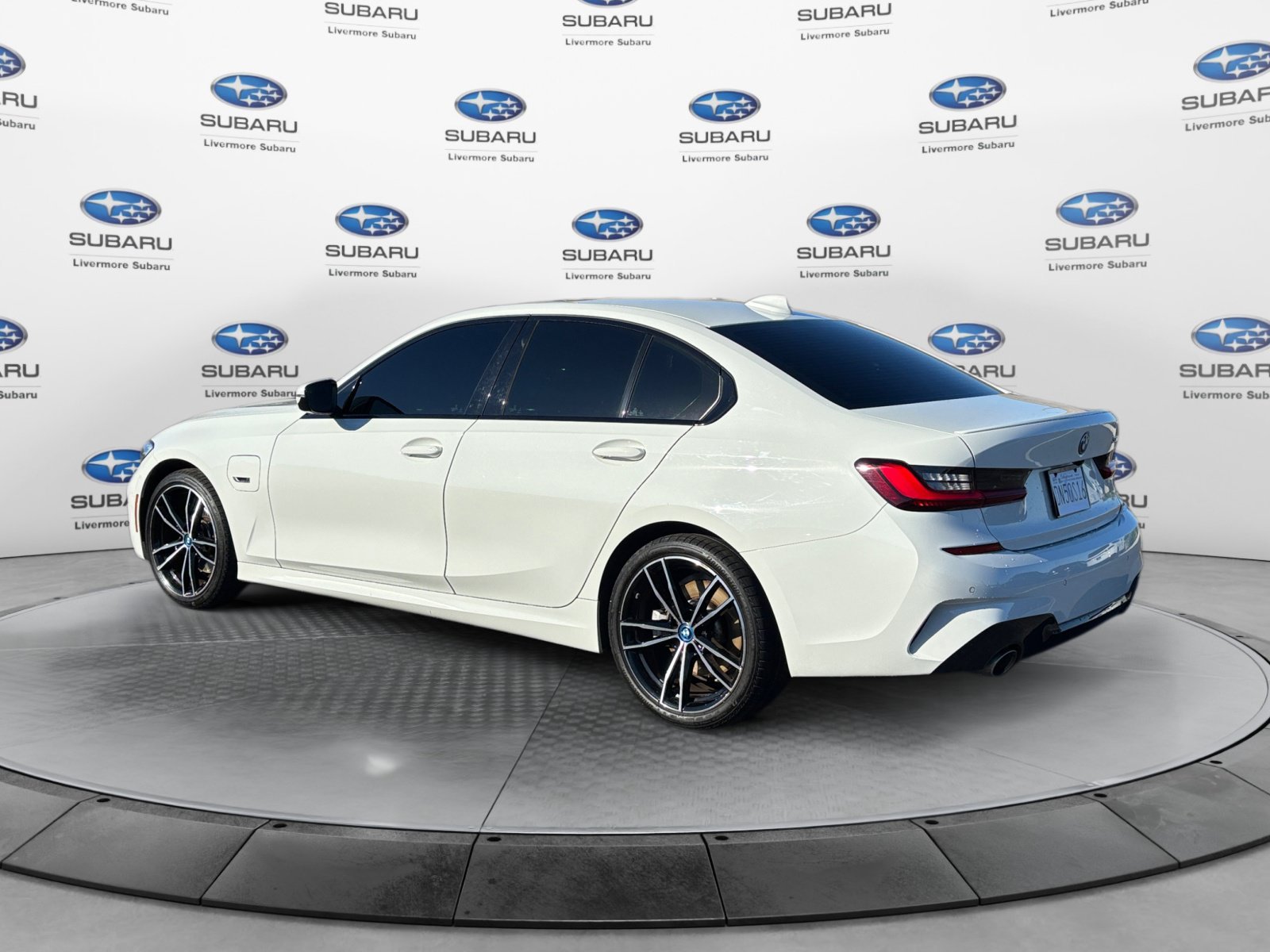 Used 2022 BMW 330e w/ M Sport Package RWD image 5
