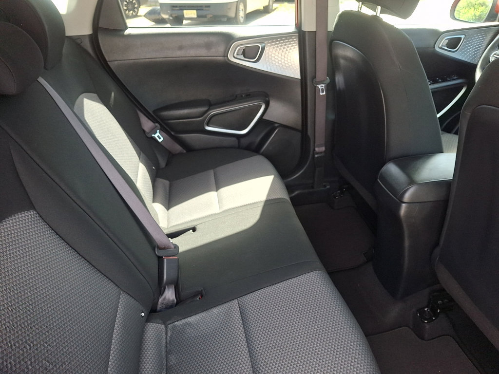 Used 2024 Kia Soul LX w/ LX Technology Package FWD image 16