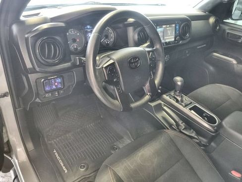 Used 2019 Toyota Tacoma TRD Off-Road AWD/4WD image 14