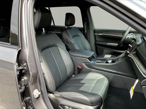 New 2026 Jeep Grand Cherokee L Limited AWD/4WD image 19