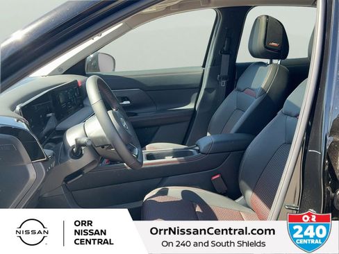 New 2026 Nissan Kicks SR w/ SR Premium Package FWD image 17