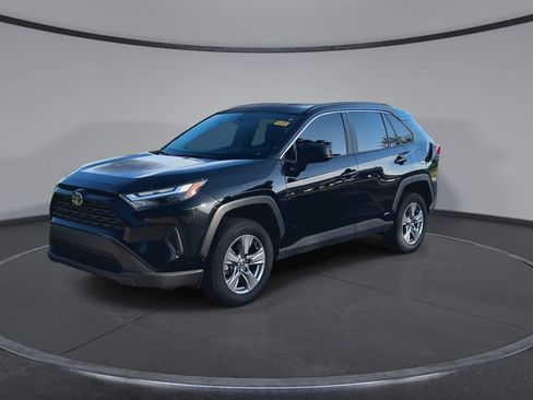 Used 2024 Toyota RAV4 LE AWD/4WD image 4