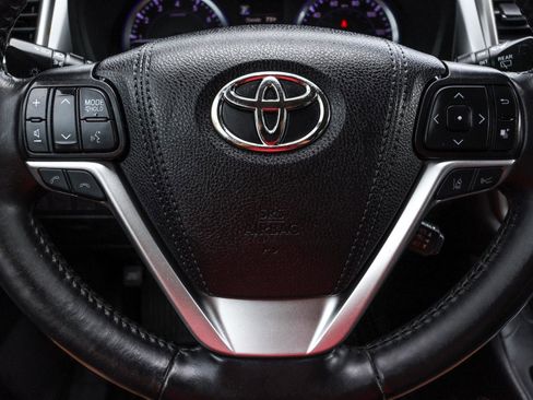 Used 2019 Toyota Highlander XLE AWD/4WD image 13