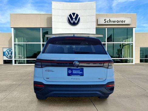 New 2026 Volkswagen Taos SE image 7