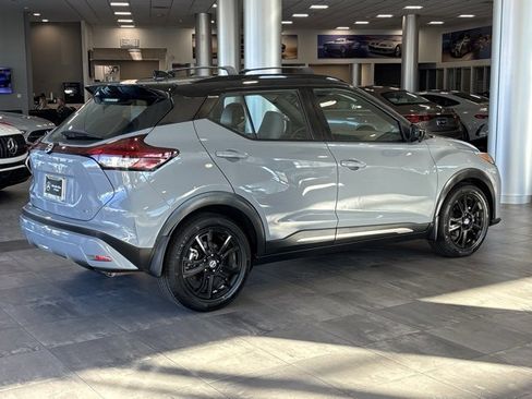 Used 2021 Nissan Kicks SR w/ SR Premium Package image 3