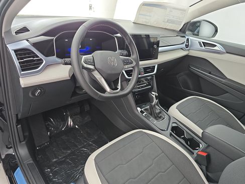 New 2026 Volkswagen Taos SE FWD image 15