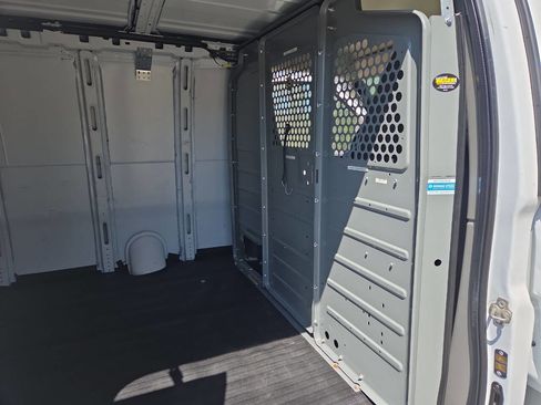 Used 2016 Chevrolet Express 2500 image 13