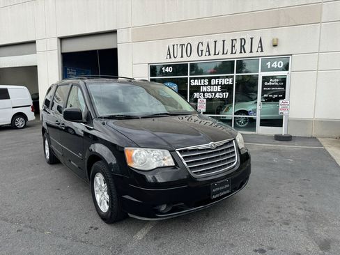 Used 2008 Chrysler Town & Country Touring FWD image 4
