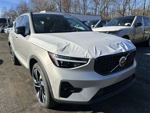 New 2025 Volvo XC40 B5 Plus w/ Climate Package image 2