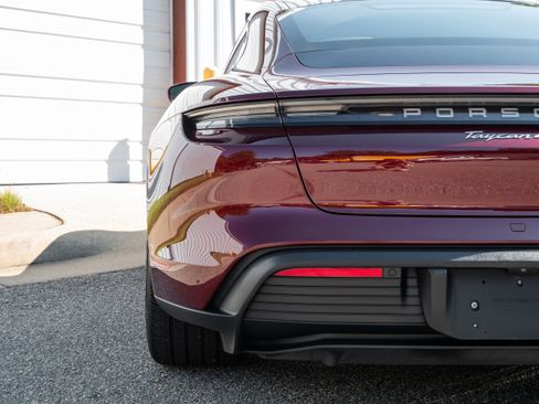 Used 2022 Porsche Taycan 4S image 14