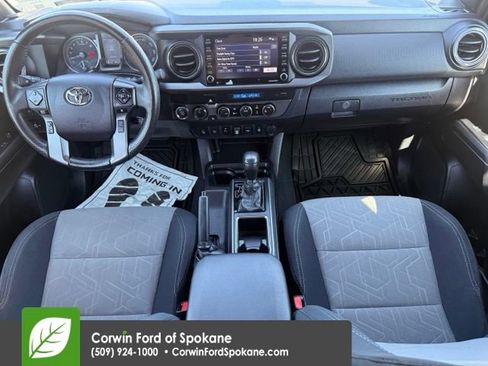 Used 2022 Toyota Tacoma TRD Off-Road w/ Technology Package AWD/4WD image 13