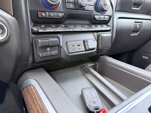 Used 2020 Chevrolet Silverado 1500 High Country w/ Technology Package image 19