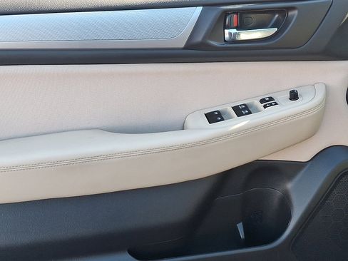 Used 2017 Subaru Outback 2.5i Premium image 12