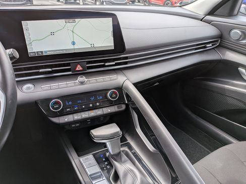 Used 2025 Hyundai Elantra SEL image 22