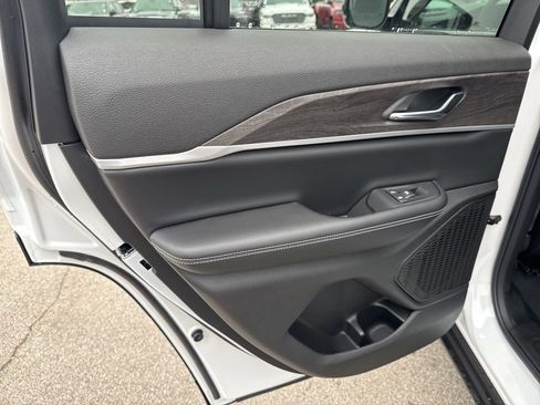 New 2026 Jeep Grand Cherokee Altitude AWD/4WD image 24
