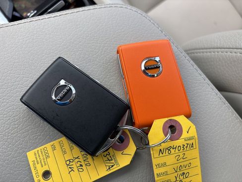 Used 2022 Volvo XC90 T6 Momentum w/ Advanced Package image 27