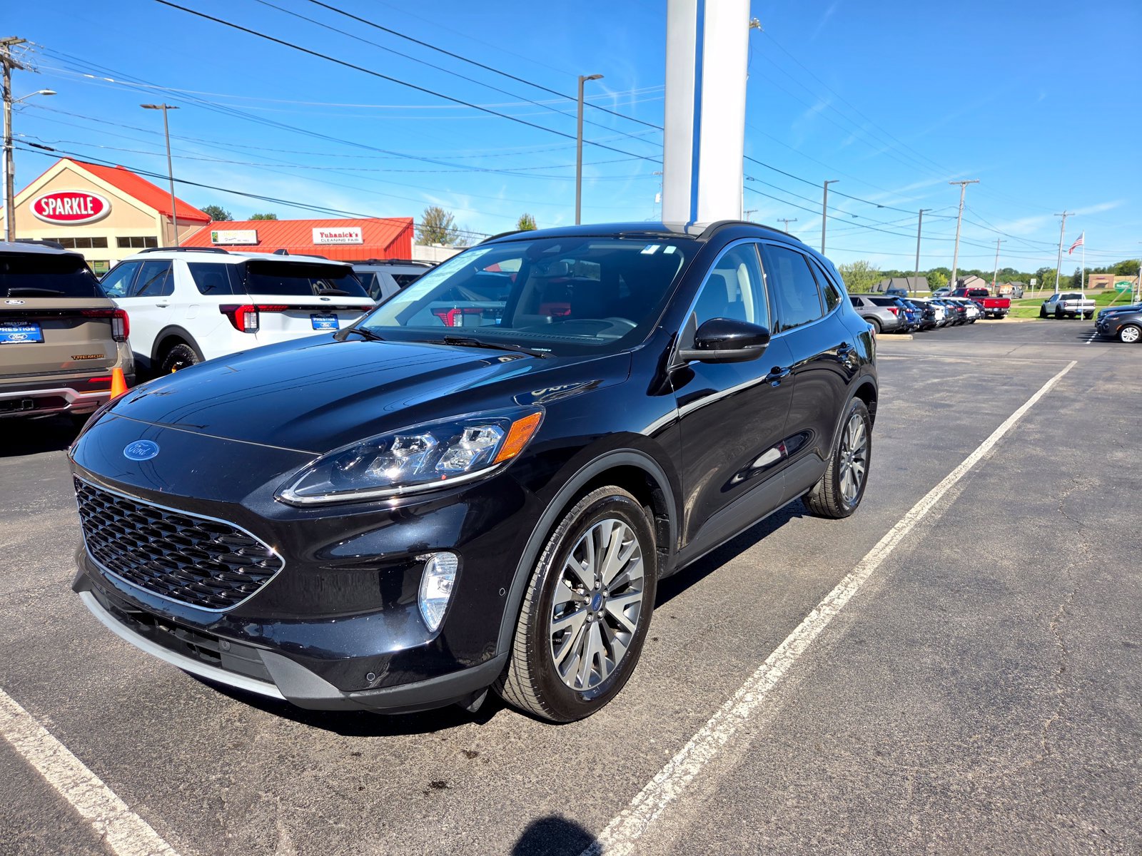 Used 2020 Ford Escape Titanium w/ Titanium Premium Package 2.0 AWD/4WD image 8