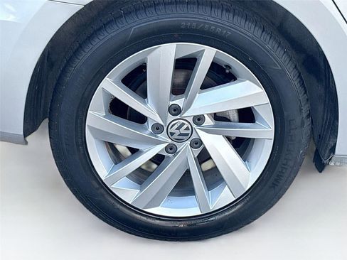 Used 2018 Volkswagen Passat 2.0T SE image 33