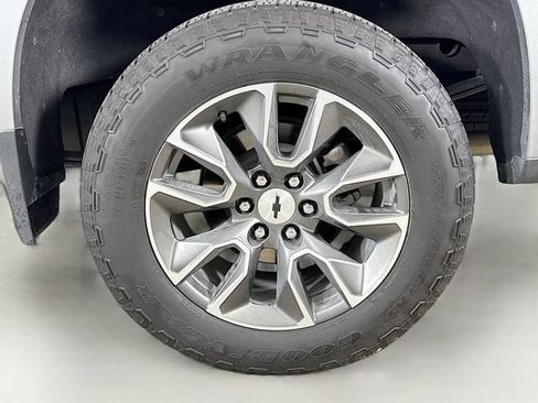 Used 2024 Chevrolet Silverado 1500 RST w/ Z71 Off-Road Package AWD/4WD image 32
