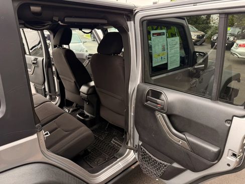 Used 2017 Jeep Wrangler Unlimited Sport AWD/4WD image 13