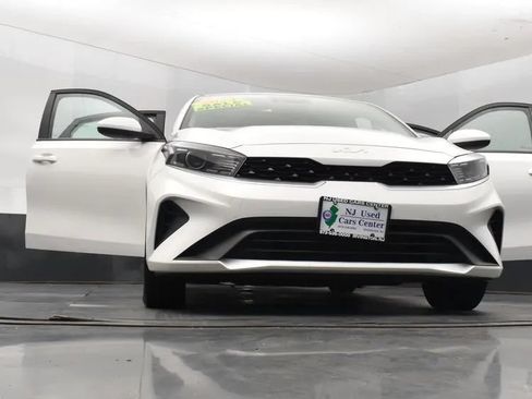Used 2024 Kia Forte LXS FWD image 11