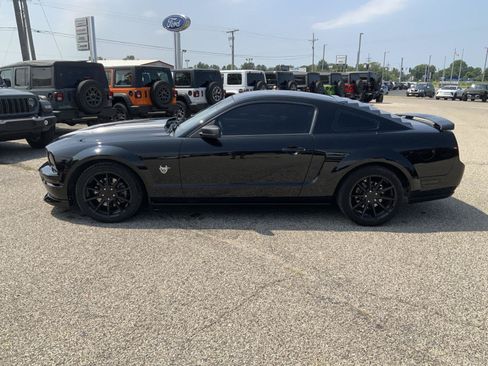 Used 2009 Ford Mustang GT RWD image 5