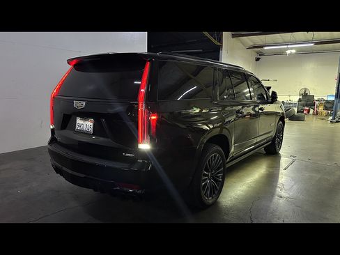 Used 2023 Cadillac Escalade ESV V w/ Heavy-Duty Trailer Package AWD/4WD image 3