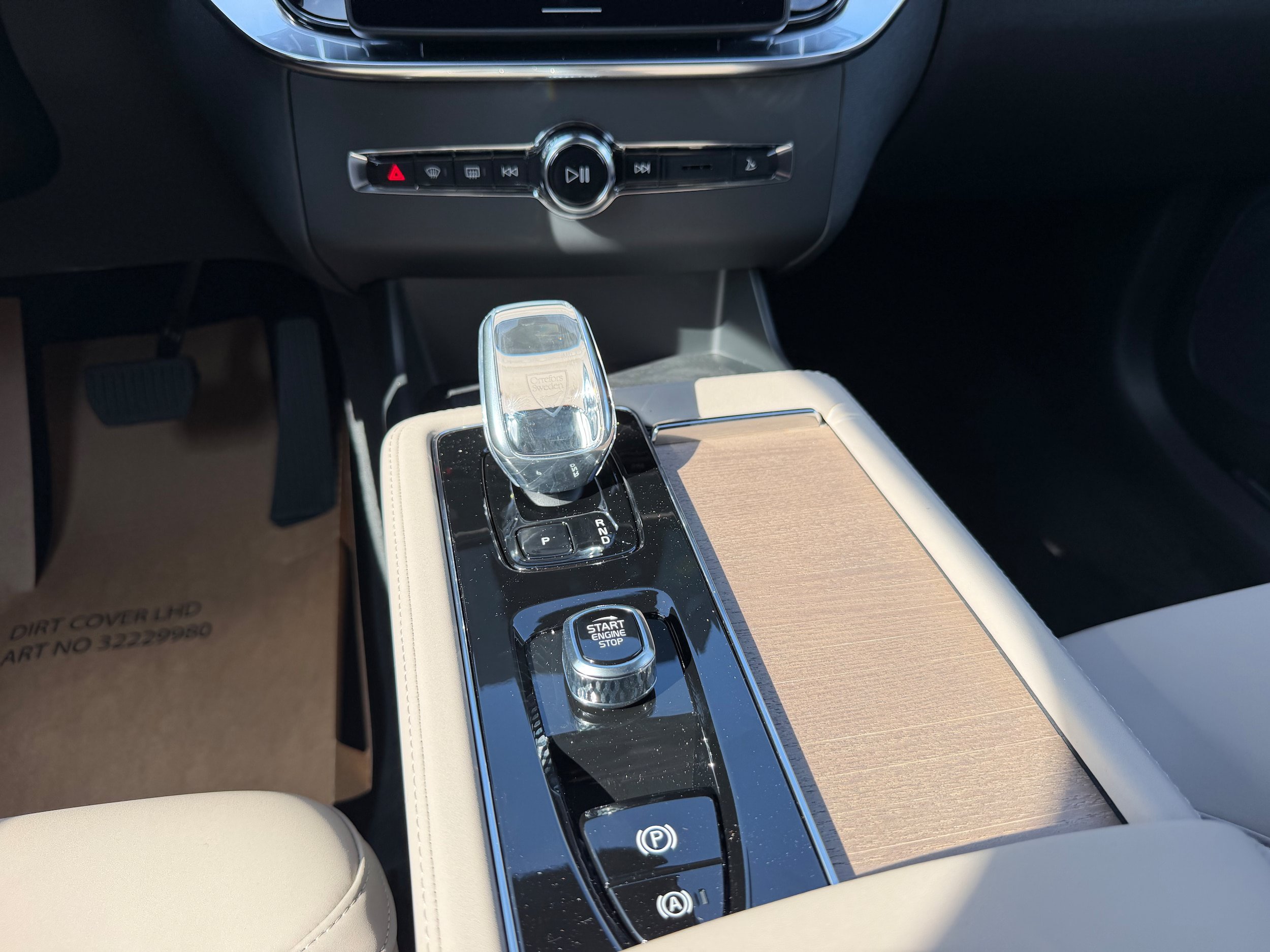 New 2026 Volvo XC90 T8 Plus w/ Protection Package Premier AWD/4WD image 14