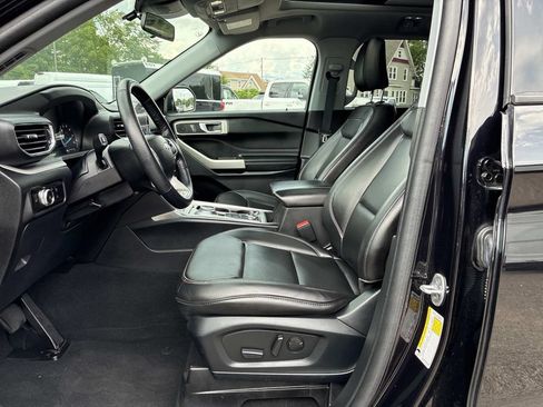 Used 2023 Ford Explorer XLT w/ Equipment Group 202A AWD/4WD image 24