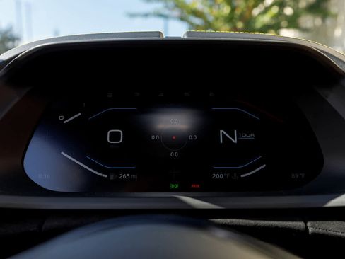 New 2025 Lotus Emira image 6