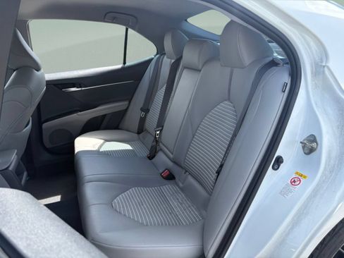 Used 2018 Toyota Camry SE FWD image 21