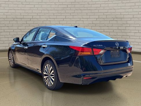Used 2023 Nissan Altima 2.5 SV FWD image 7