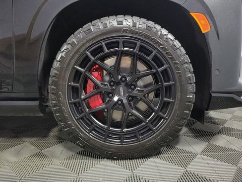 Used 2024 Cadillac Escalade ESV V image 11