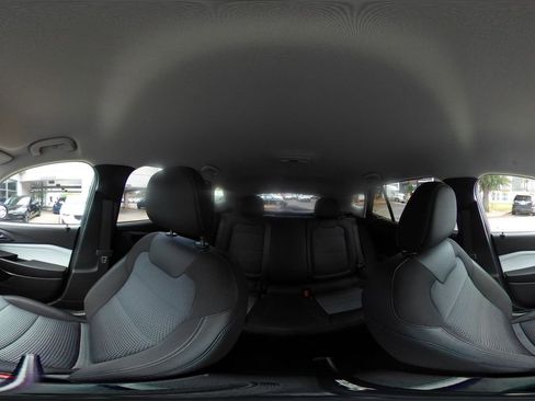 Used 2025 Chevrolet Trax LT FWD image 37