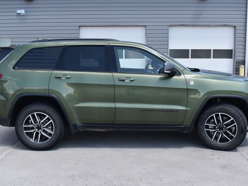Used 2021 Jeep Grand Cherokee Trailhawk w/ Premium Lighting Group AWD/4WD image 4