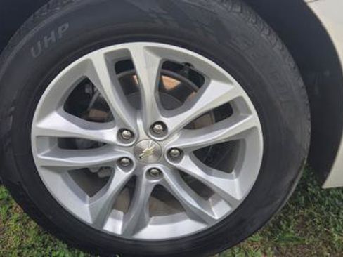 Used 2017 Chevrolet Malibu LT FWD image 15